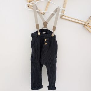 Overalls in navy blue with tan pin stripes